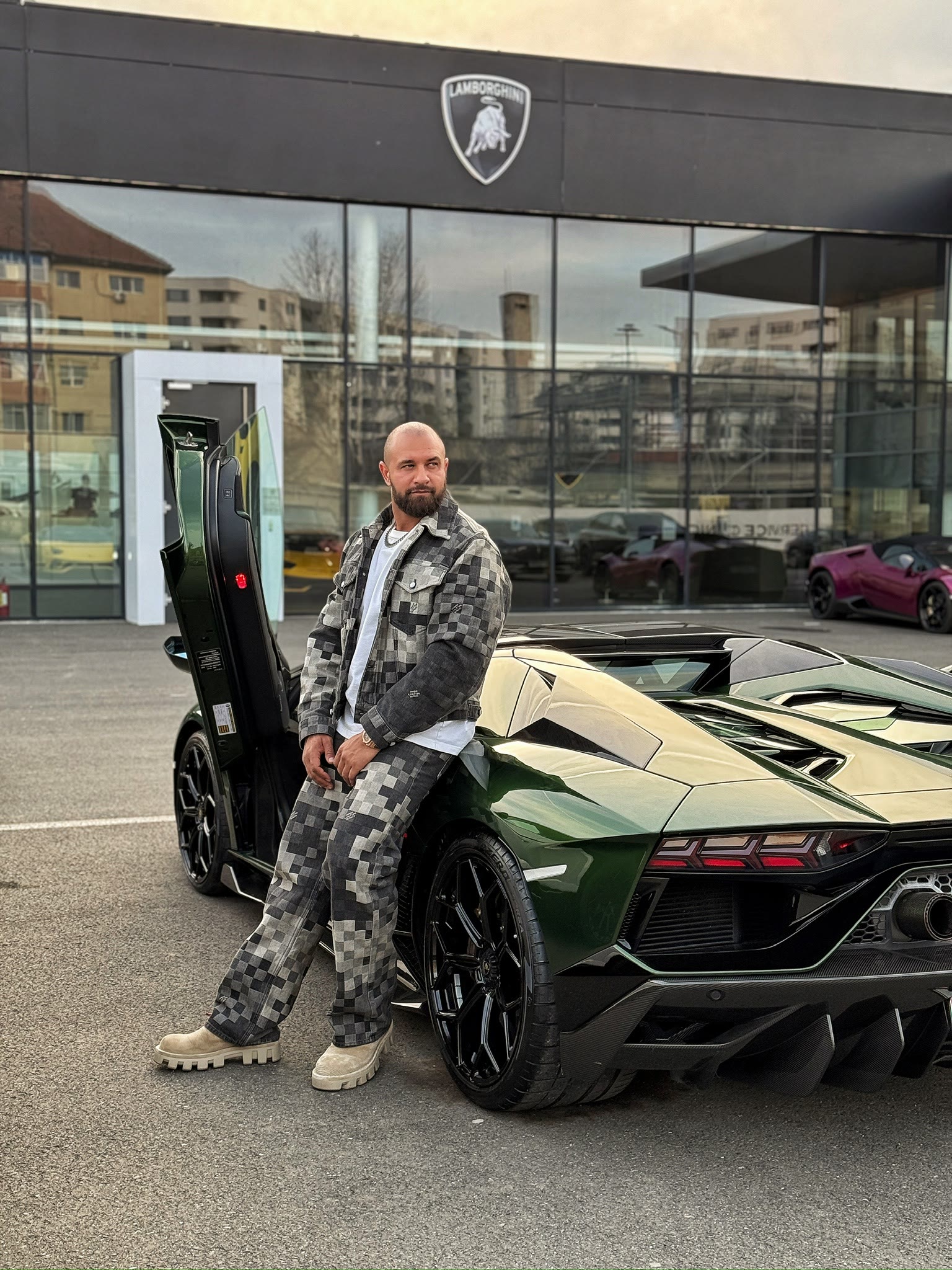 Alex Bodi beside a green Lamborghini