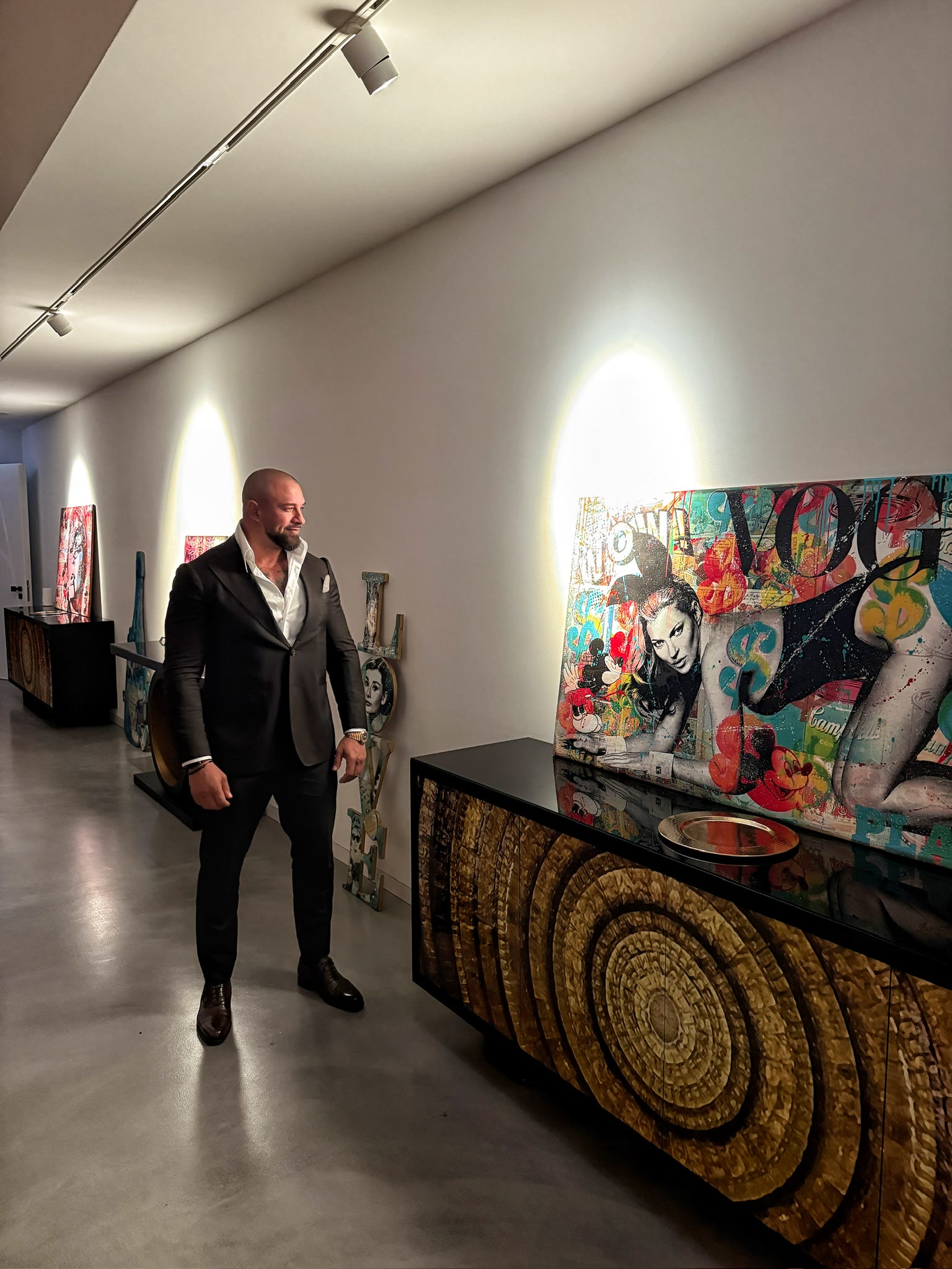 Alex Bodi viewing contemporary art